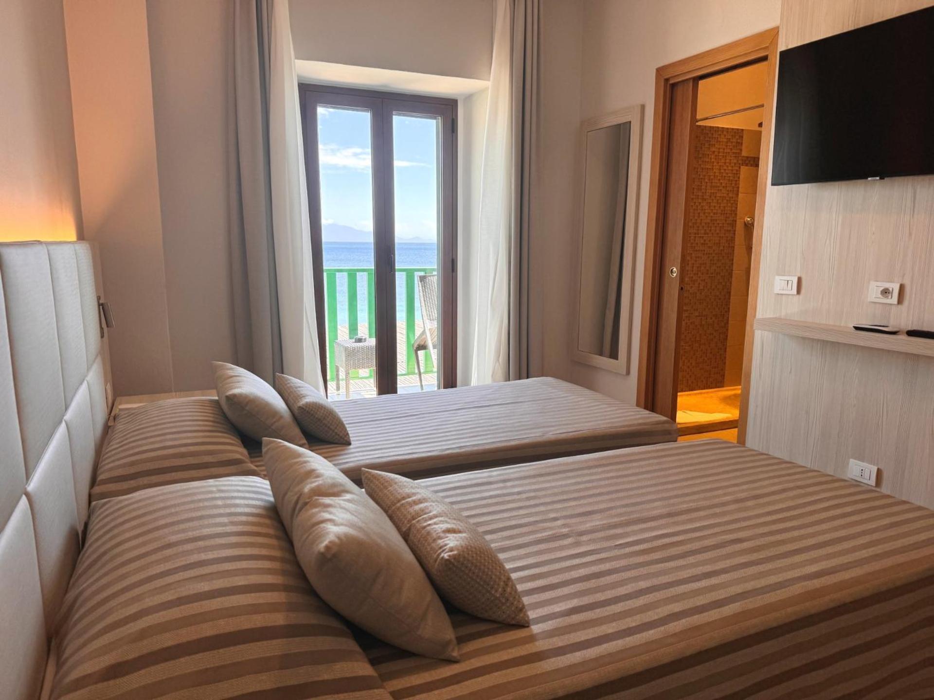 Hotel Dei Pini Fertilia Kültér fotó